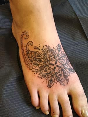 imagens de tatuagens de escorpiao nos pés femininos