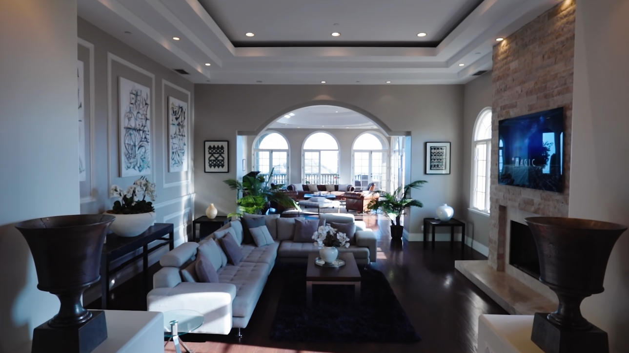 35 Photos vs. 2462 Solar Dr, Los Angeles Mansion Interior Design Tour