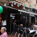 La calle Zaballa celebra discretamente pero a todo ritmo el Día del Orgullo LGTBI