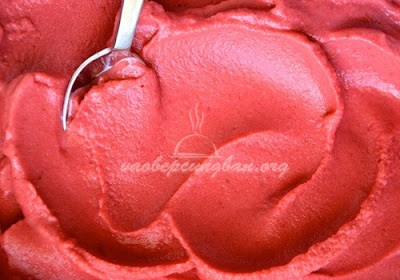 Cách làm sữa chua dâu tây cực nhanh chỉ với 5 phút 4