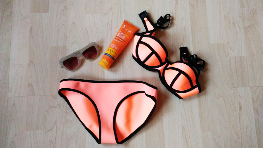 triangl bikini suncream