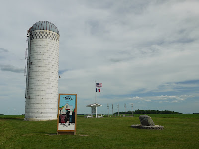 High Pointing USA: (IL-) Iowa: Hawkeye Point (-MN-WI)