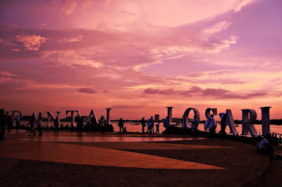 Menikmati keindahan Pantai Losari makassar Menikmati keindahan Pantai Losari makassar