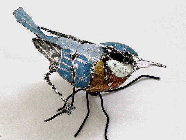 Pájaro hecho aluminio y alambre grueso