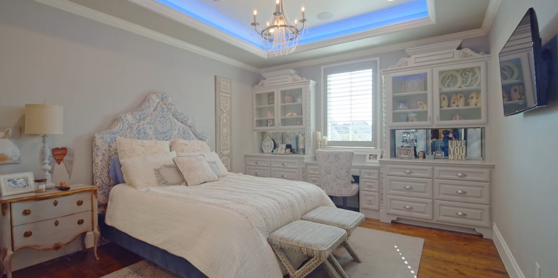 Tour 6817 Amaretto Ct, Plano, TX vs. 35 Interior Design Photos
