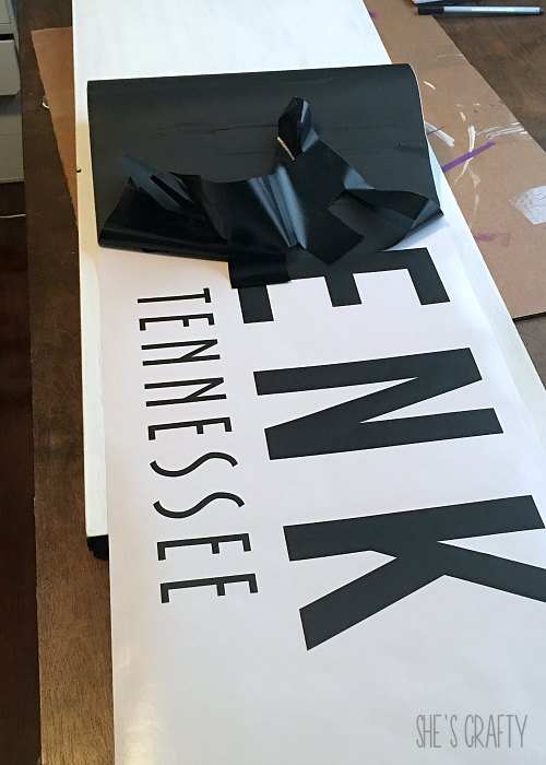 how to use vinyl to make a wooden sign
