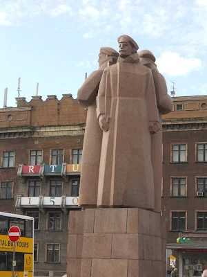 Weekend in Riga: Red and White rifleman statue outside the Museum of Latvia's Occupation