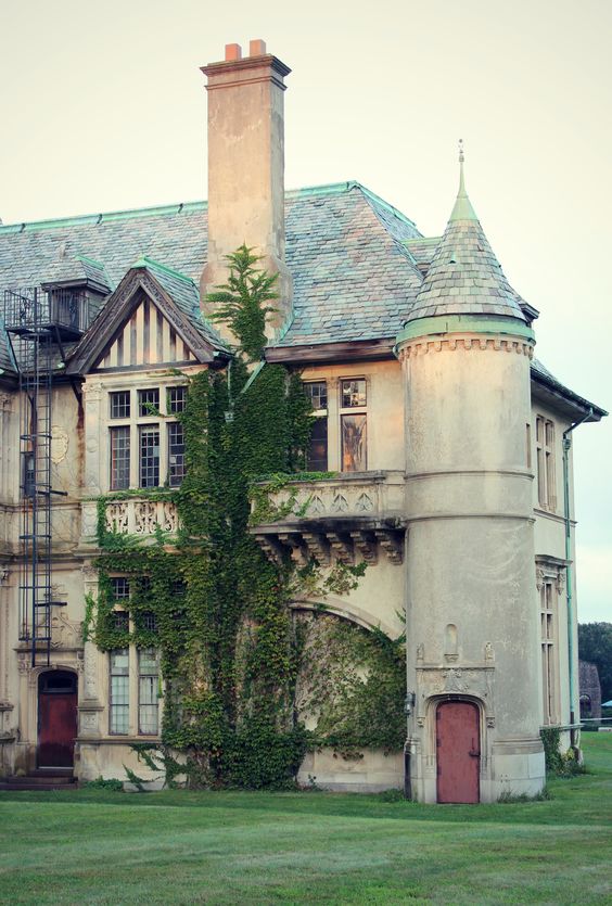 Shadows on the Wall An Online Dark Shadows Fanzine The Great Estate of Collinwood(s)