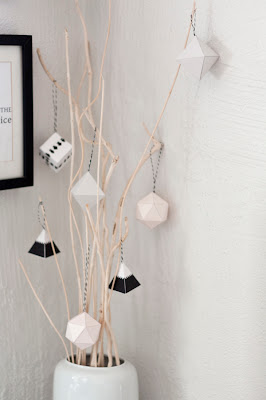 life as a moodboard: Christmas Decorations | paper solids