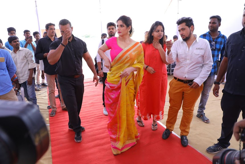 Zarine Khan at Suchirindia's Aryavartha Nagari Project Launch