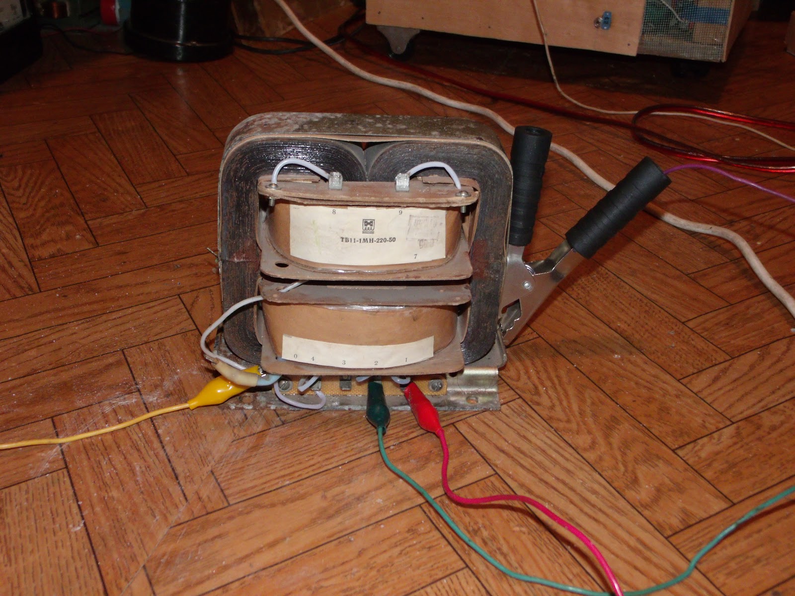 Трансформатор регулируемый 127- 220 вольт. Значок переменного тока 220в 50гц. Трансформатор тн1- 127/220. Трансформатор та11-127/220-50 параметры. Трансформатор та11-127/220-50.