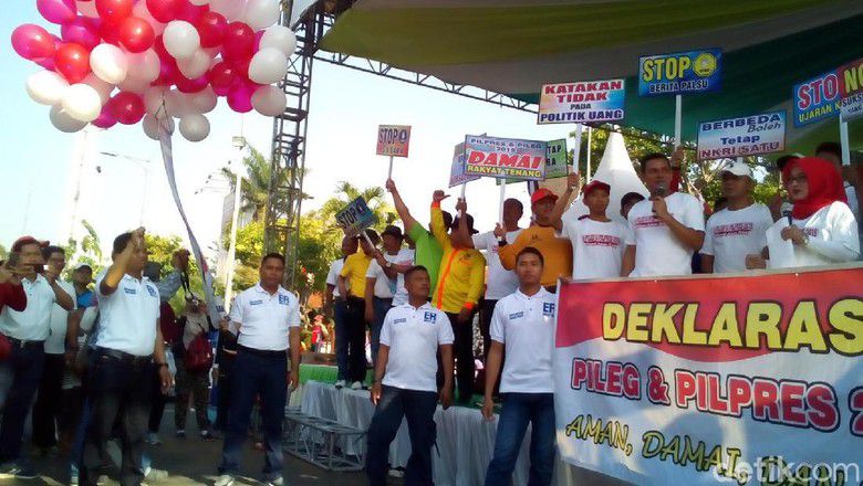 Polisi Intai Warganet Yang Suka Nyinyir di Pilpres & Pileg Polisi Intai Warganet Yang Suka Nyinyir di Pilpres & Pileg