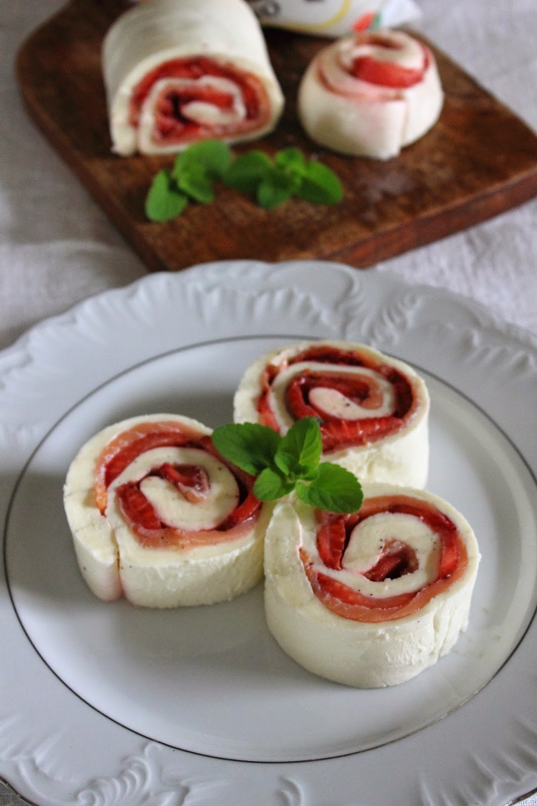 sfoglia di mozzarella di bufala con fragole e salmone