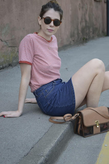 Women's fashion blogger, Denim button down skirt with Red and white striped cotton t-shirt from Urban Outfitters, White sneakers from Acne Studio and Nude bag from Zara