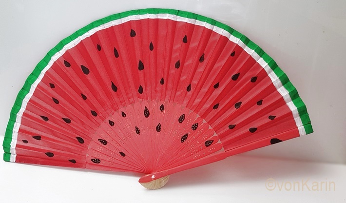 DIY-vonKarin-Wassermelonen-Faecher-bemalt Wassermelonen-Faecher-bemalt-aufgeklappt