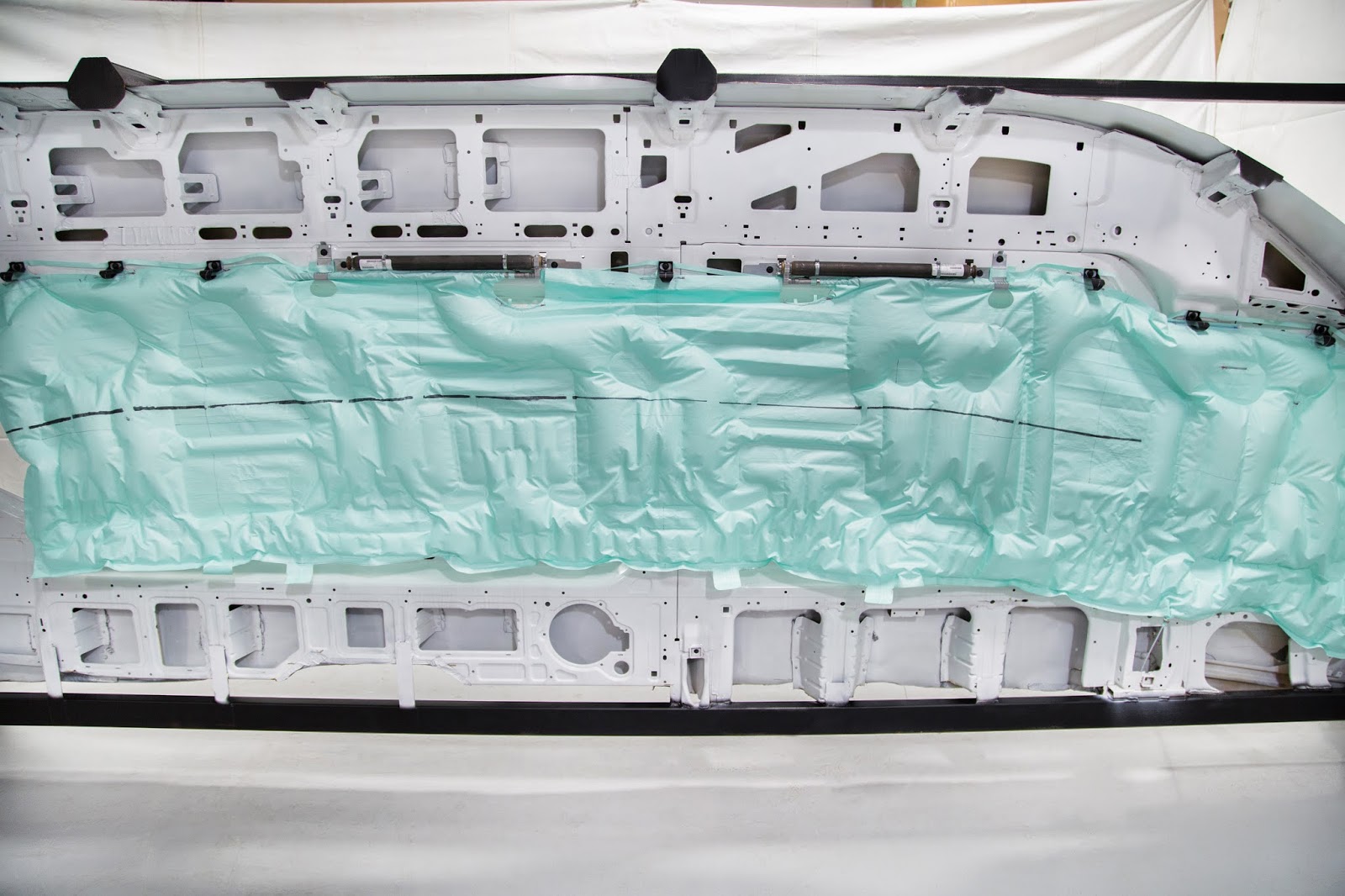 2015 Ford Transit, un airbag latéral rideau géant