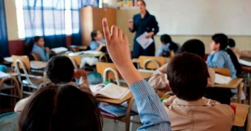 CORONAVIRUS: Más de 200 escolares contagiados y 8 profesores fallecidos por COVID-19 en Chiclayo CORONAVIRUS: Más de 200 escolares contagiados y 8 profesores fallecidos por COVID-19 en Chiclayo