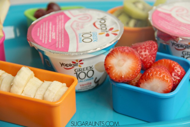 This yogurt parfait snack bar will fill up the kids with wholesome fruit and Greek Yogurt! #SnackandSmile #sponsored