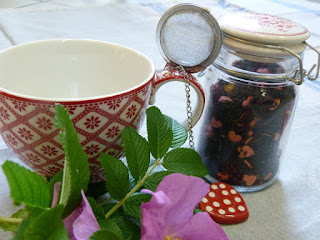 http://www.skanditrend.hu/decoration/pedagogus-ajandek-teas-szett/