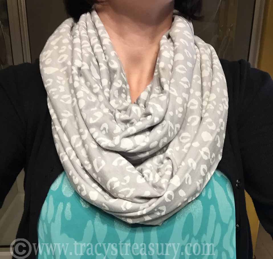 Tracy's Treasury Easy DIY Infinity Scarf / Nursing Cover