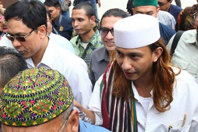 Habib Bahar bin Smith Resmi Ditahan Berdasarkan Alat Bukti dan Saksi Habib Bahar bin Smith Resmi Ditahan Berdasarkan Alat Bukti dan Saksi