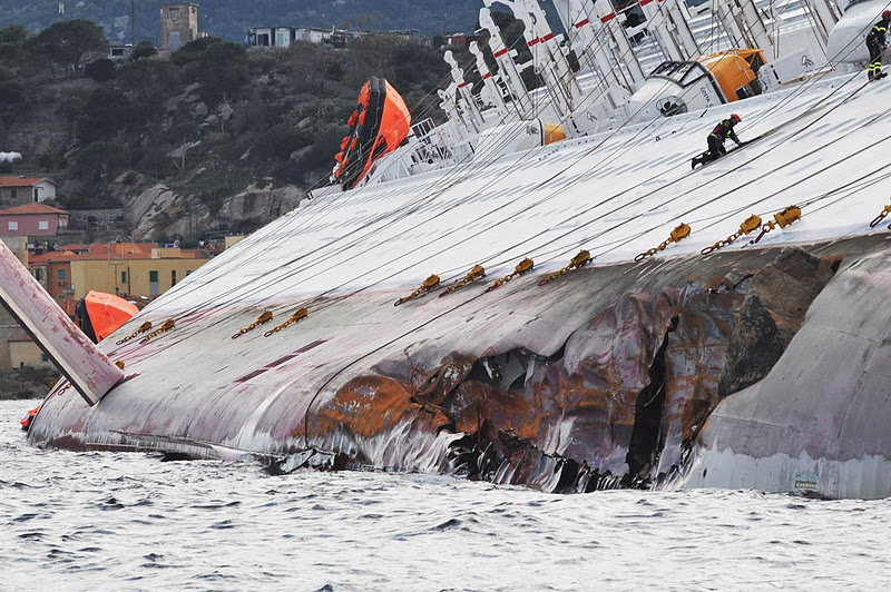 FunnyJPG: Inside the sinking Costa Concordia cruise ship ...

