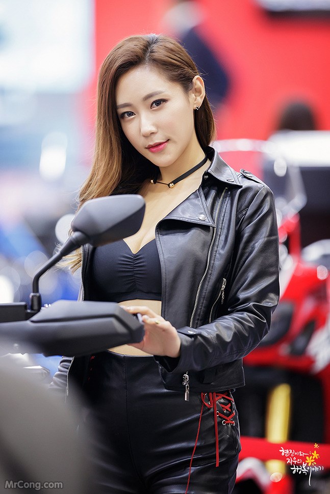 Kim Tae Hee&#39;s beauty at the Seoul Motor Show 2017 (230 photos) photo 3-6