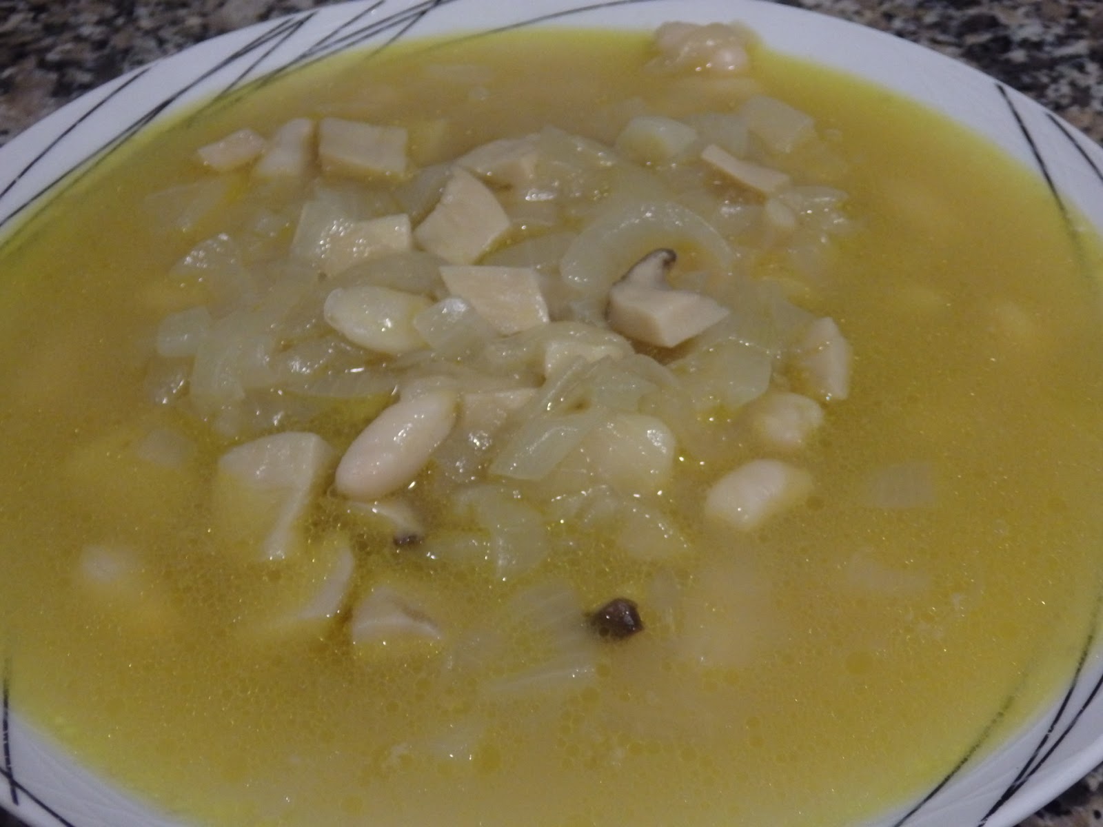 OSUKAA IS COOKING SOPA DE CEBOLLA, JUDÍAS BLANCAS Y SETAS CARDO (con