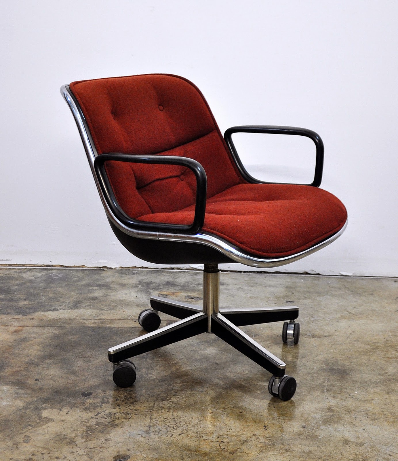 SELECT MODERN Charles Pollock for Knoll Executive Chair