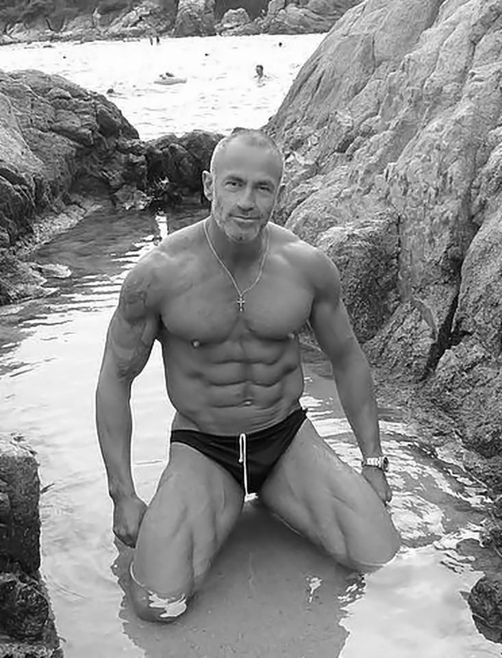 Silver fox fucks stud ass