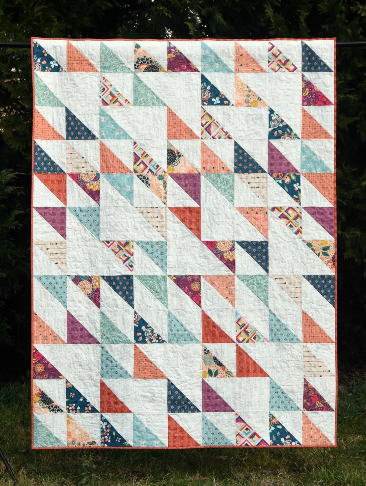 Meadow Mist Designs: Blithe Quilt with the Fat Quarter Shop and Art Gallery Fabrics