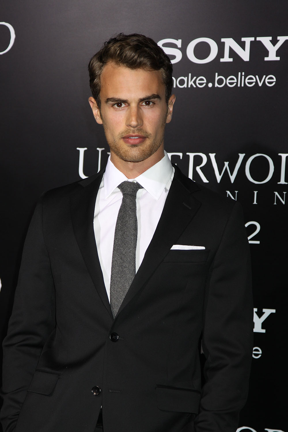 тео. тео отчество какое. Theo james.