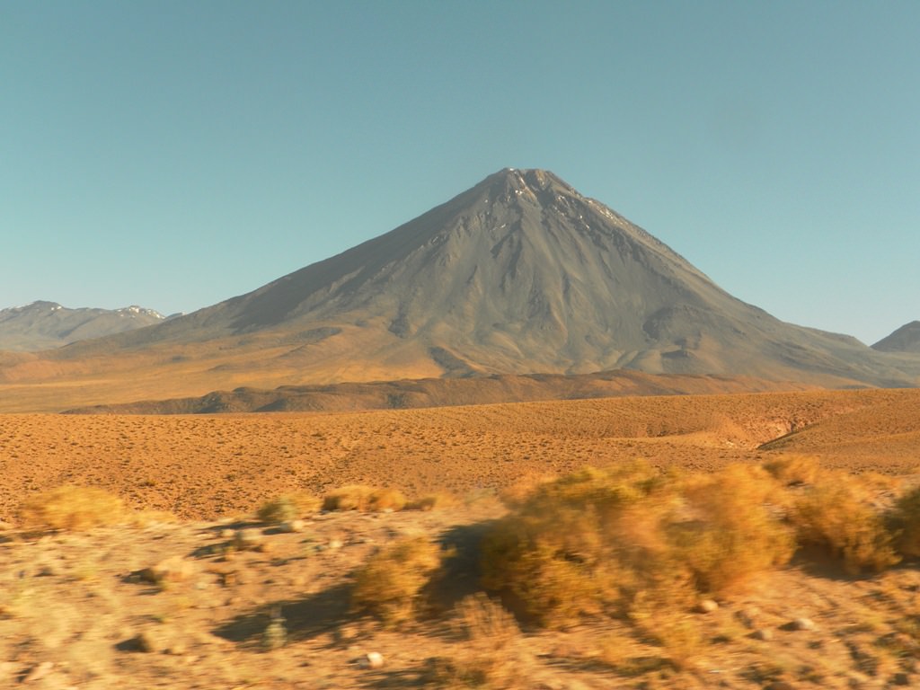 O que fazer no Atacama Vulcão Licancabur O que fazer no Atacama Salar de Tara
