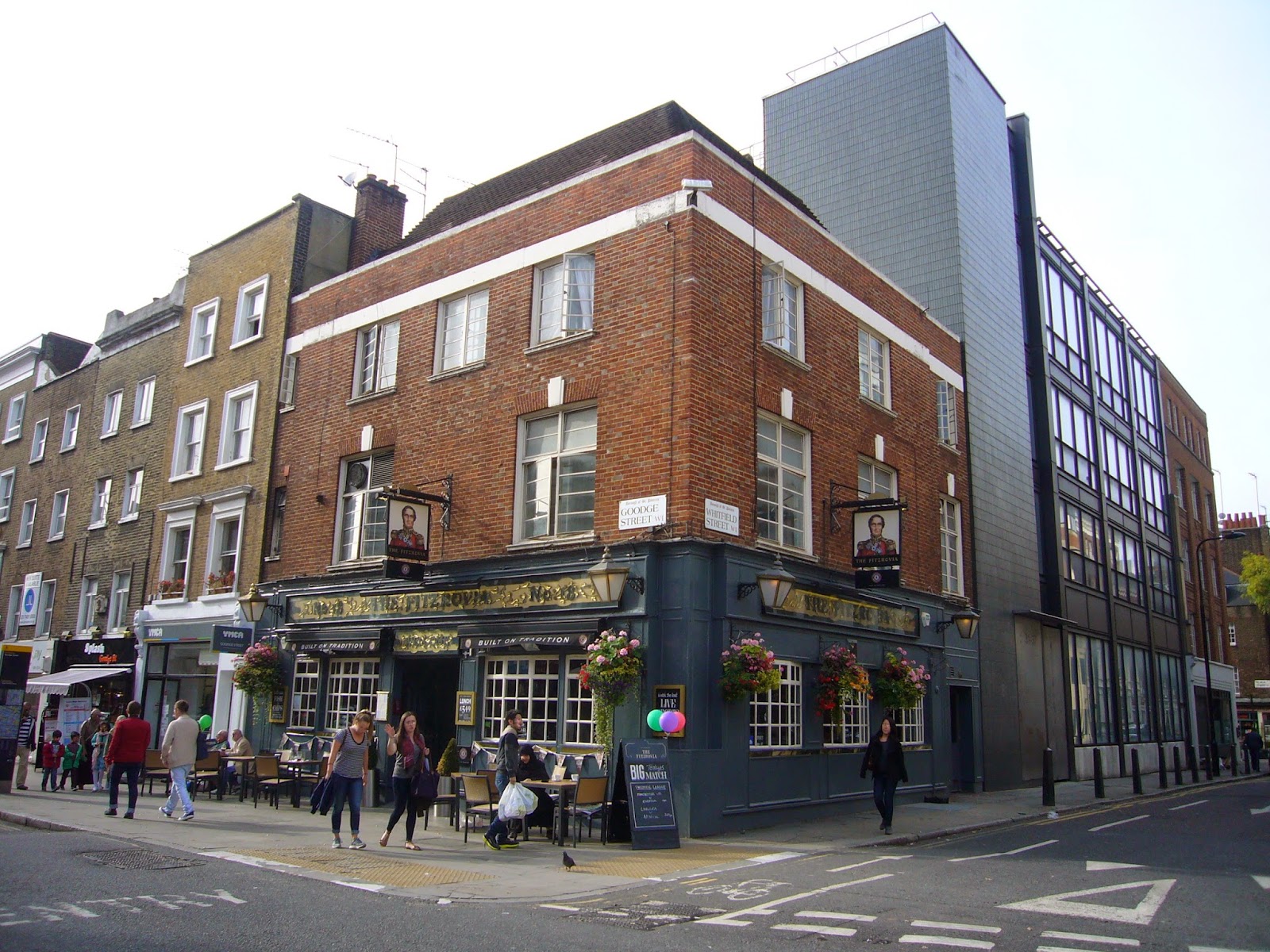 Holmes and Poirot in London ロンドン トッテナムコートロード/グッジストリート（Tottenham Court