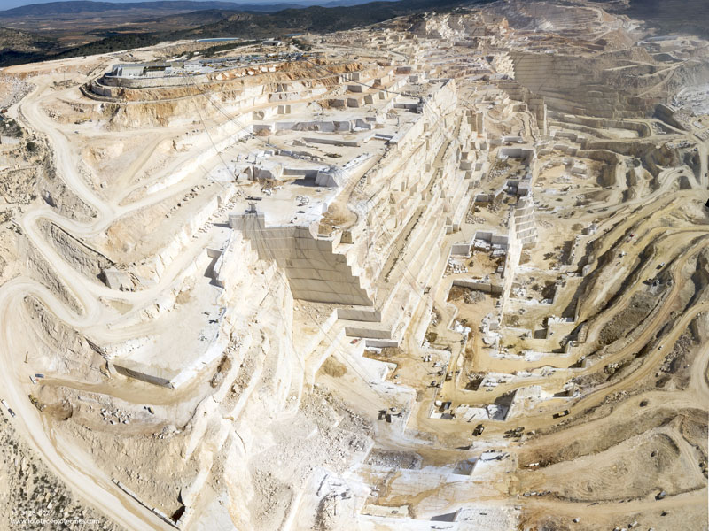 Alma de herrero Las canteras de mármol de Pinoso (Alicante)
