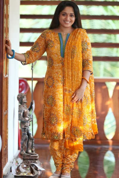 Kavya Madhavan Hot In Saree | Kavya Madhavan New Photo In Saree HD Hot ...