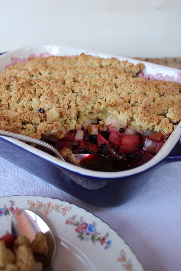 Gourmandises végétariennes: Apfel-Holunderbeeren-Crumble