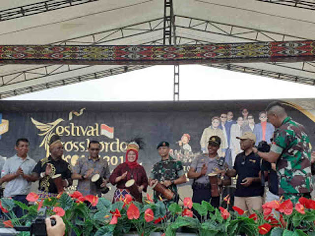 Kasrun Hadiri Penutupan Festival Cross Border Ke II 2019 di Skouw Kasrun Hadiri Penutupan Festival Cross Border Ke II 2019 di Skouw
