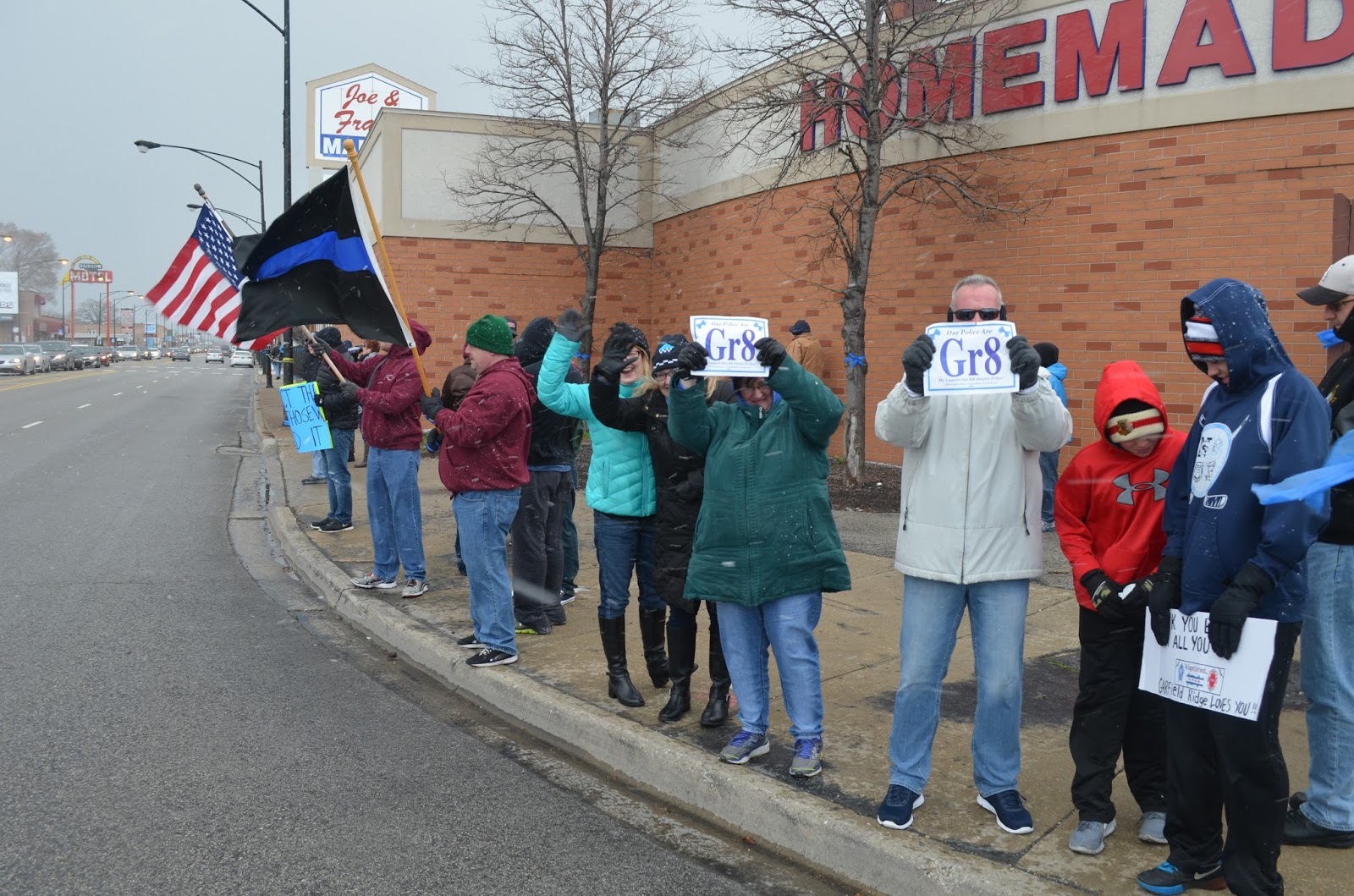 Southwest Chicago Post Hundreds Cheer 8th District Police at Archer