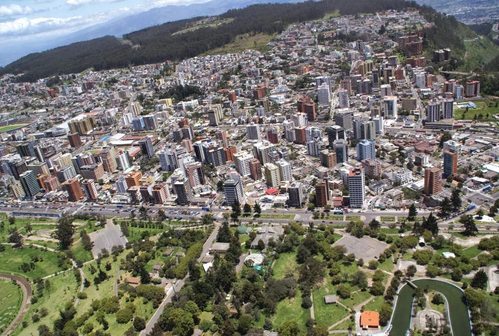 Quito y sus Maravillas Ciudad milenaria y modernista Quito moderno