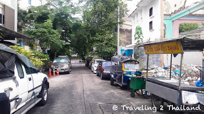 Small street in Sam Sen, Bangkok