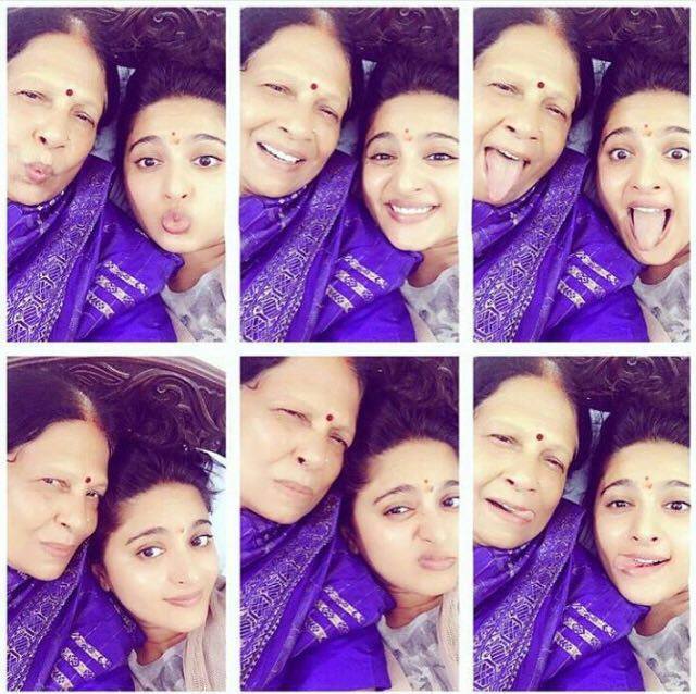 Anushka Shetty Selfie With Mom