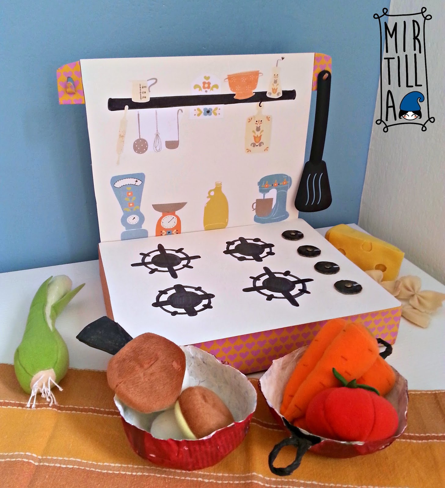 Cestino di mirtilli: cucina di cartone per bambini e pentoline fai ... Cucina per bambini fai da te