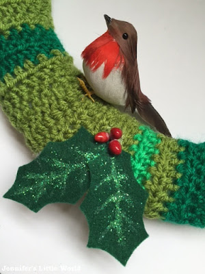 Crochet Christmas wreath with robin