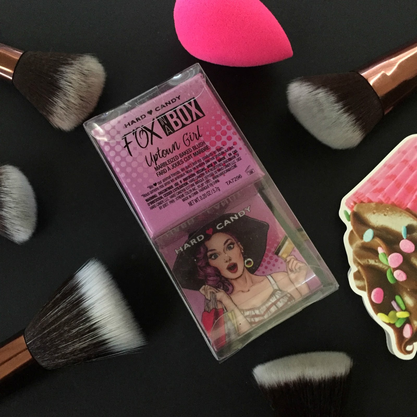 Hard Candy Fox In A Box Scented Marbleized Baked Powder in Glamour Girl