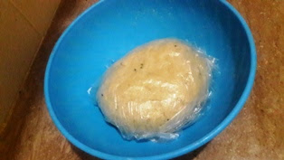 wrap-the-dough-with-plastic