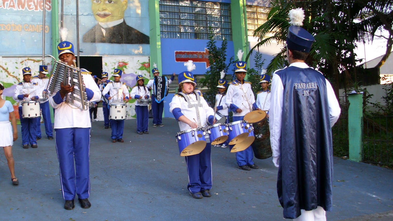 BANDAS, FANFARRAS E BALIZAS: apresentação da fanfarra dr baeta neves ...