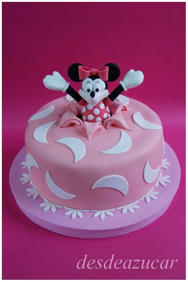 tarta fondant, tarta infantil, figuras modeladas, minnie mouse, tarta Minni Mouse, tarta fondant Minnie Mouse, tarta fondant Sevilla