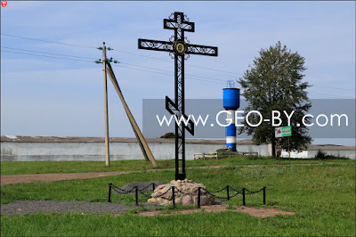 Православный крест на въезде в Налибоки