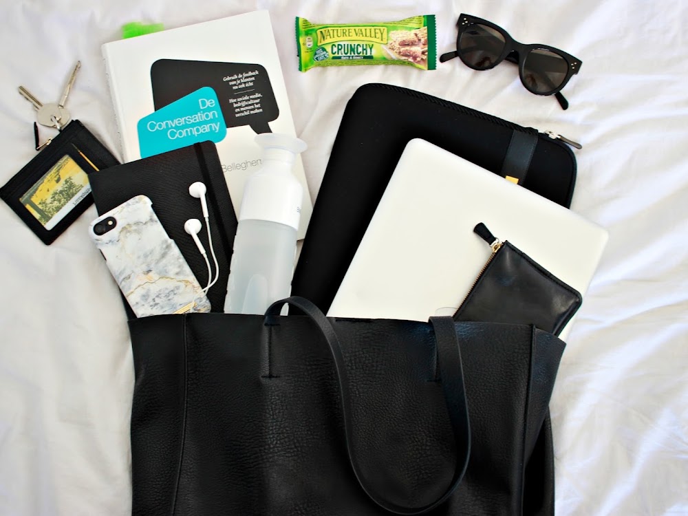 Minimalist Tote Bag | Minimalist tote bag, Minimalist tote, Vegan leather  tote